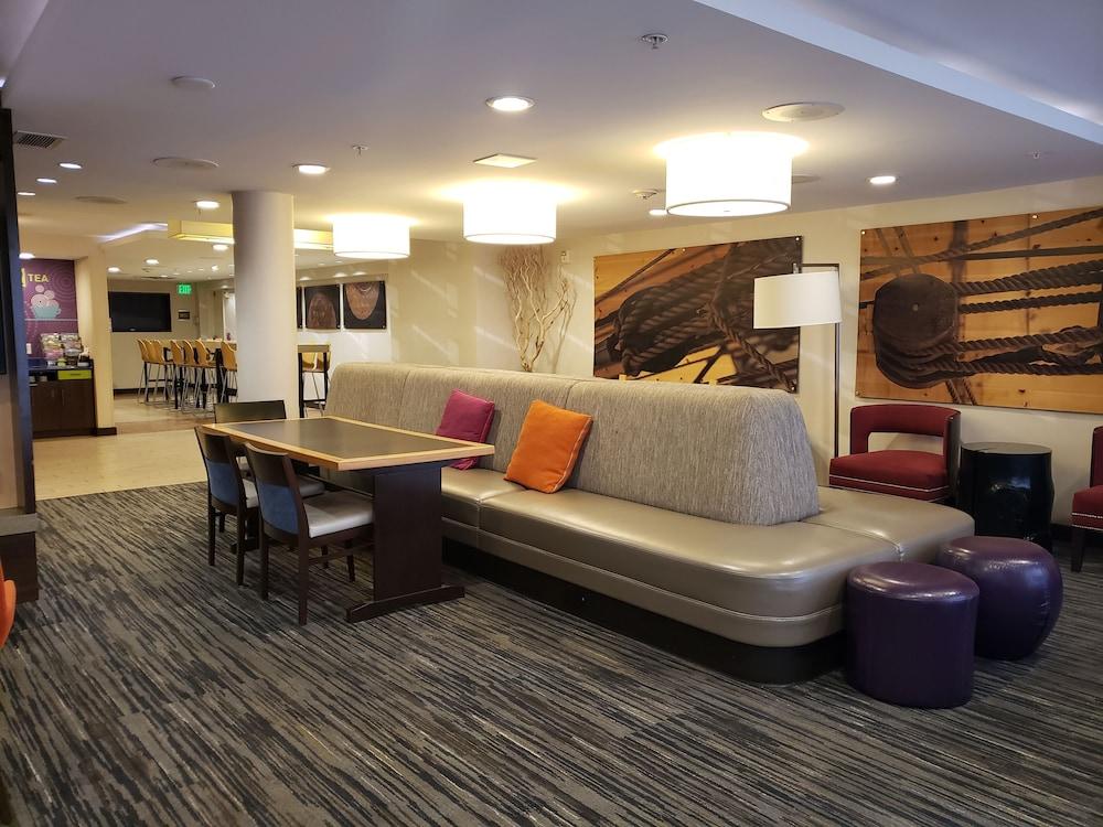 Comfort Inn & Suites Балтимор Экстерьер фото